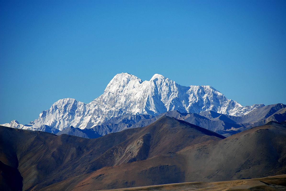 17 Phurbi Chyachu From Tong La Phurbi Chyachu (6637m) lies to the north of Nyalam, seen from the Tong La on the road to Tingri. Phurbi Chyachu was first climbed on May 1, 1982 by Shintaro Kurokawa, Fumihito Ogawa, Hiromitsu Okamoto, Takashi Shingaki, Hajime Takigami, Ang Phuri Lama, Pemba Lama Sherpa on a Japanese-Nepali expedition.